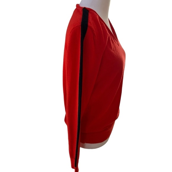 Banana Republic Merino Wool V-Neck Long Sleeve Pull Over in Red Size Medium - Picture 2 of 6